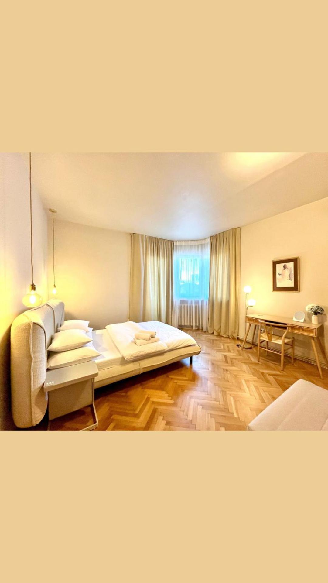 City Center Unirii Square Private Rooms With City View - Shared Amenities Bucharest Exterior photo